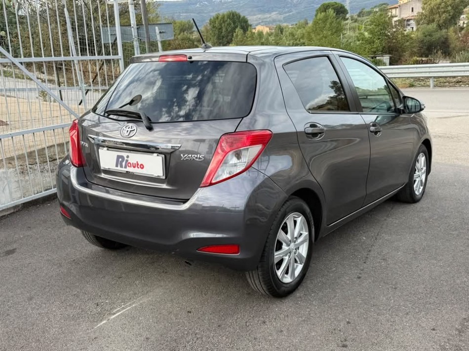 Toyota Yaris 1.4 d4d 90 cv  lounge 2011 
