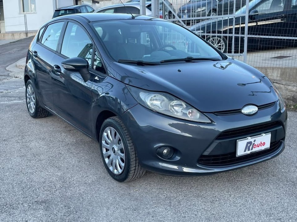 Ford Fiesta 1.4 tdci 70 cv   2010 