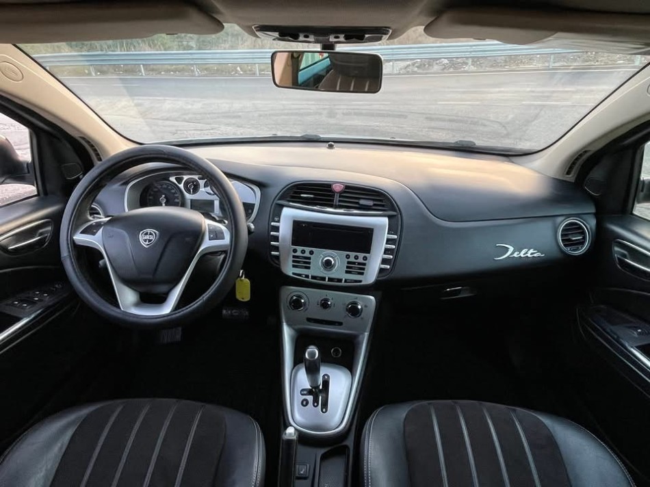 Lancia Delta 1.6 multijet 120 cv  ORO  2011 