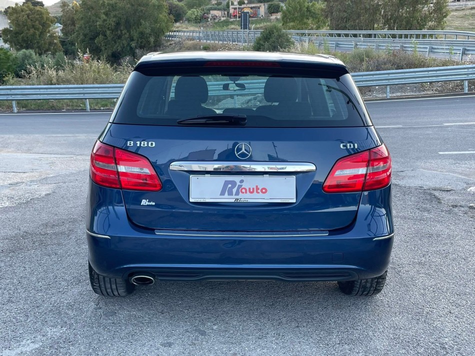 Mercedes-Benz B180 cdi  Executive  2012 