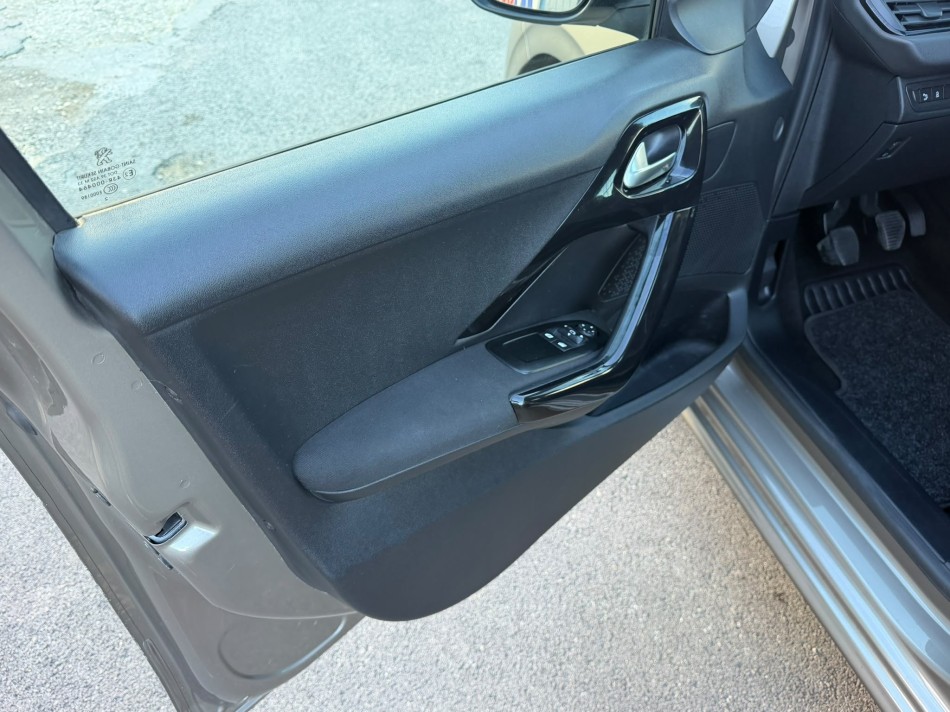Peugeot 208 1.4 hdi 70 cv ALLURE  2012 