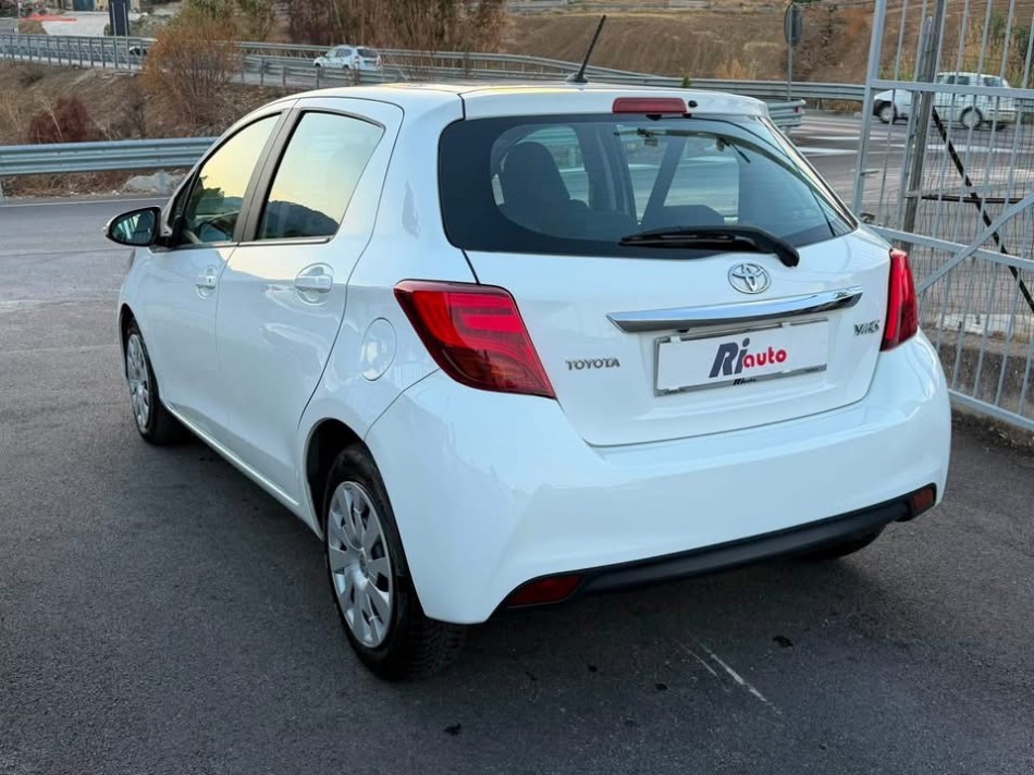 Toyota Yaris 1.4 d4d 90 cv  Lounge 2015 