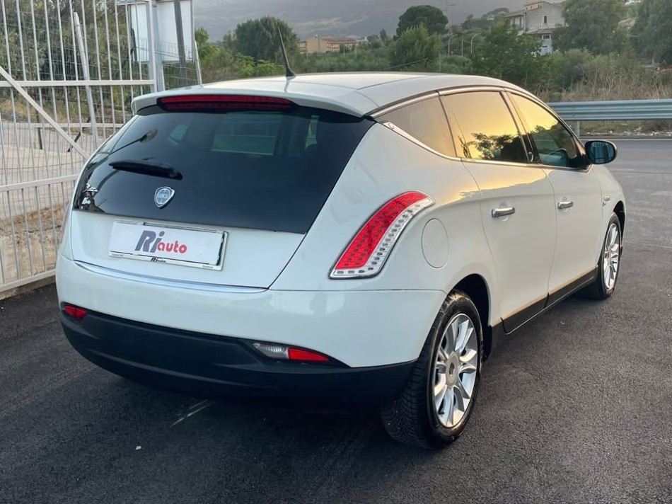 Lancia Delta 1.6 multijet 120 cv  ORO  2011 